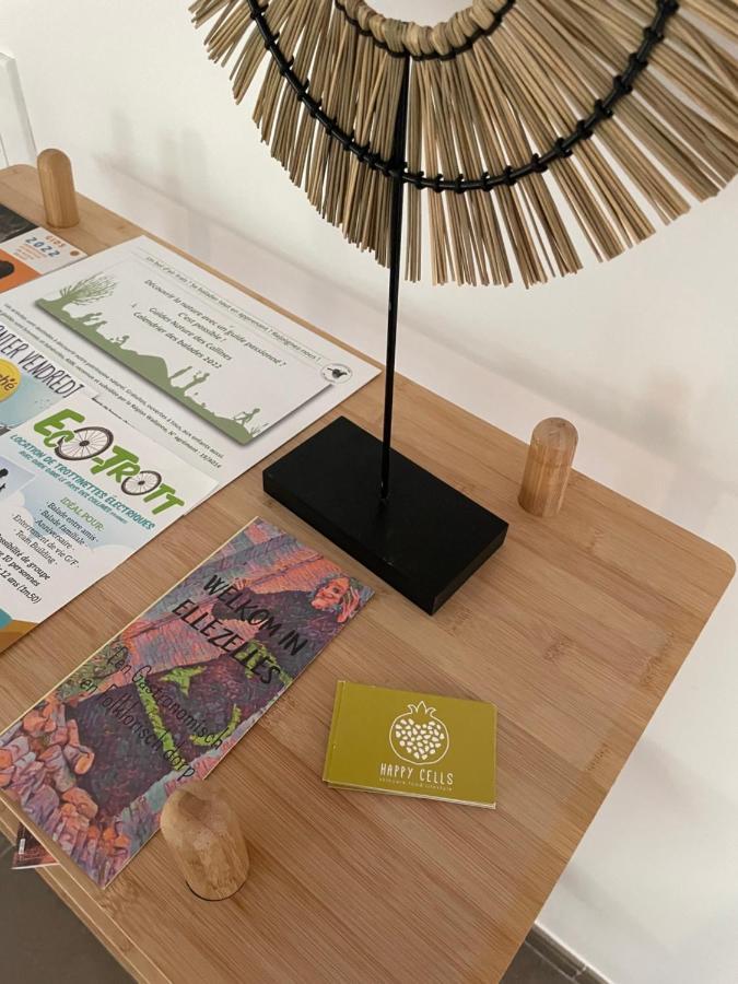 La Canopee Des Arbres, Juliette Ellezelles Buitenkant foto